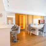 Guestready - Bright With Stunning Views 아파트 *