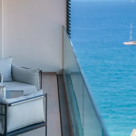 Guestready - Bright With Stunning Views * Funchal (Madeira)