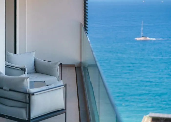 Guestready - Bright With Stunning Views * Funchal (Madeira)